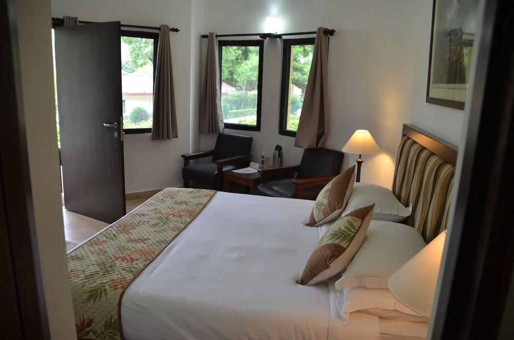 Welcomheritage Tarangi Ramganga Resort, Corbett Marchula Exterior photo